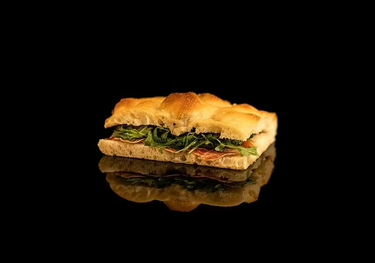 Focaccia de carnes frías